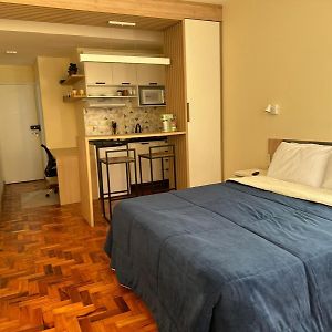 Predio Central Com Apartamentos Reformados